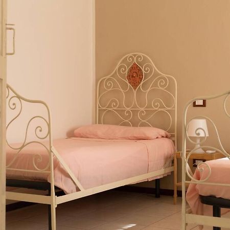 Maria'S Bed - Intero Alloggio Accogliente Dorno Exterior photo